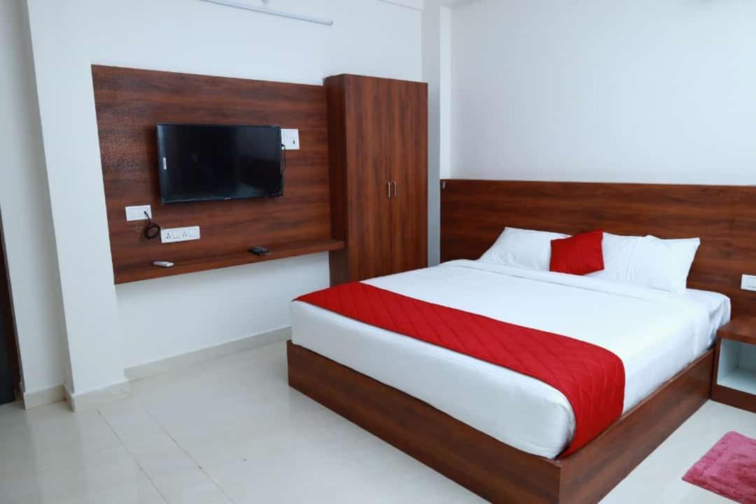 Chandrodayam Residency Hotel Karaikal Kültér fotó