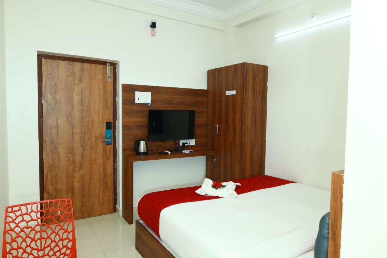 Chandrodayam Residency Hotel Karaikal Kültér fotó